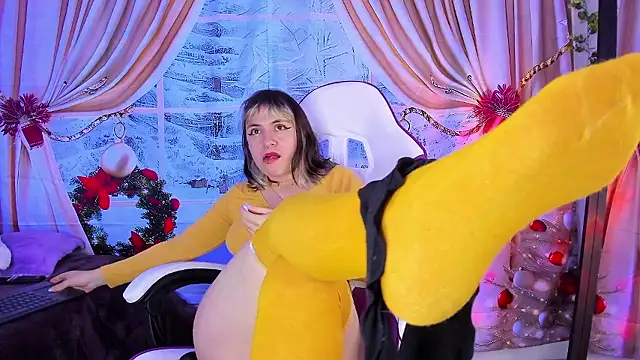 Snapshot of GilaKat chatting on December 3, 2024, 8:16 am GilaKat online show from December 3, 2024, 8:16 am