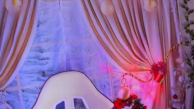 Snapshot of GilaKat chatting on December 4, 2024, 4:10 am GilaKat online show from December 4, 2024, 4:10 am