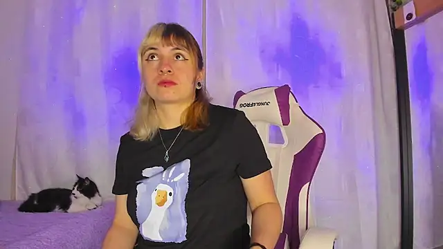 Snapshot of GilaKat chatting on January 21, 2025, 4:43 am GilaKat online show from January 21, 2025, 4:43 am