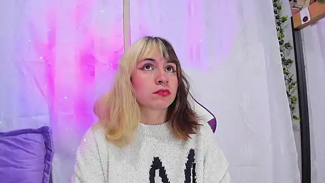 Snapshot of GilaKat chatting on January 28, 2025, 6:49 am GilaKat online show from January 28, 2025, 6:49 am