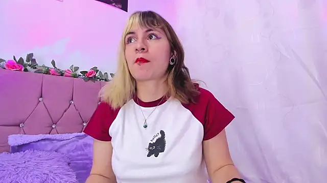 Snapshot of GilaKat chatting on January 30, 2025, 8:22 am GilaKat online show from January 30, 2025, 8:22 am