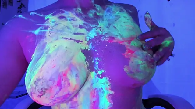 Snapshot of GilaKat chatting on March 2, 2025, 8:05 am GilaKat online show from March 2, 2025, 8:05 am