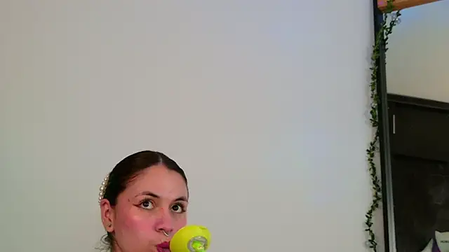 Snapshot of GilaKat chatting on October 11, 2025, 5:28 am GilaKat online show from October 11, 2025, 5:28 am