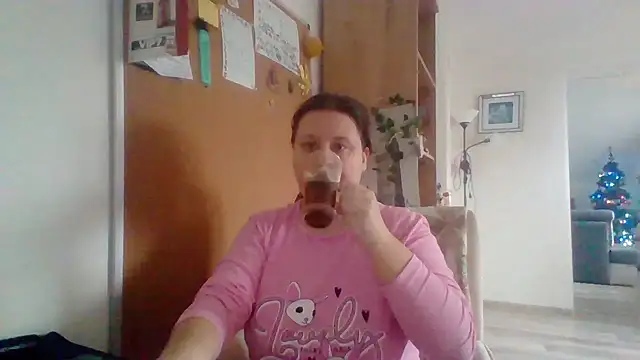 Snapshot of ReifeVenna chatting on December 12, 2024, 10:13 am ReifeVenna online show from December 12, 2024, 10:13 am