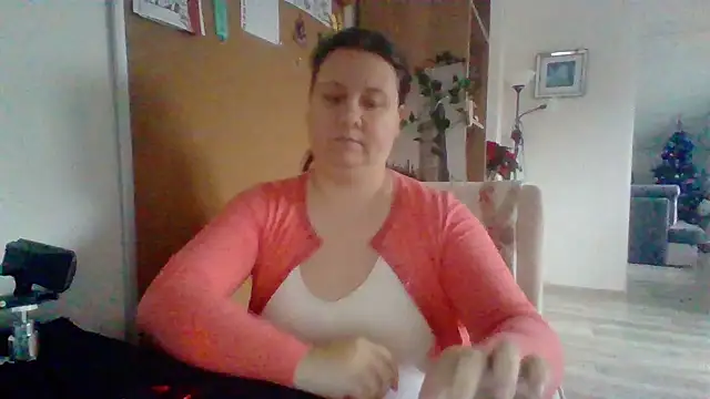 Snapshot of ReifeVenna chatting on December 16, 2024, 9:46 am ReifeVenna online show from December 16, 2024, 9:46 am