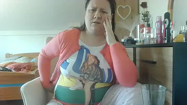 Snapshot of ReifeVenna chatting on February 22, 2025, 8:18 am ReifeVenna online show from February 22, 2025, 8:18 am