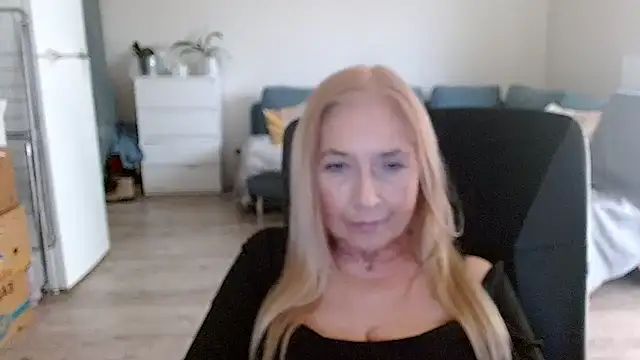 Snapshot of sofia_xkiss chatting on January 7, 2025, 10:54 am sofia xkiss online show from January 7, 2025, 10:54 am