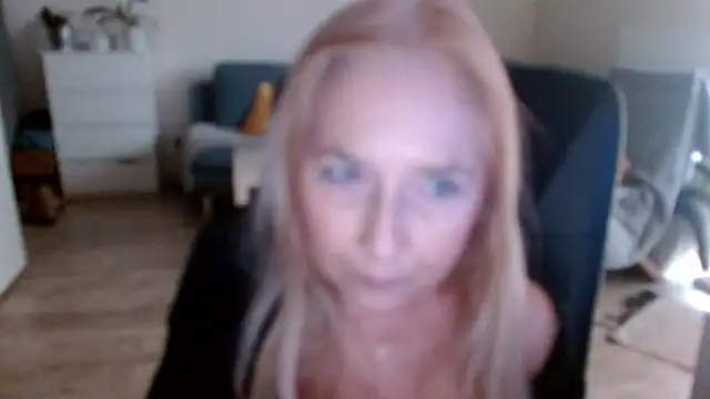 Snapshot of sofia_xkiss chatting on January 10, 2025, 10:39 am sofia xkiss online show from January 10, 2025, 10:39 am