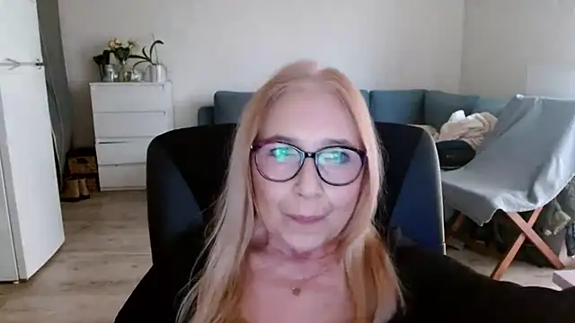 Snapshot of sofia_xkiss chatting on January 23, 2025, 11:04 am sofia xkiss online show from January 23, 2025, 11:04 am