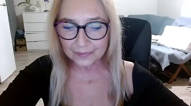 Snapshot of sofia_xkiss chatting on February 5, 2025, 3:52 pm sofia xkiss online show from February 5, 2025, 3:52 pm