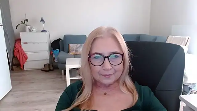 Snapshot of sofia_xkiss chatting on February 17, 2025, 7:47 am sofia xkiss online show from February 17, 2025, 7:47 am