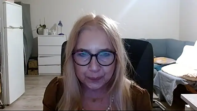 Snapshot of sofia_xkiss chatting on February 24, 2025, 7:33 am sofia xkiss online show from February 24, 2025, 7:33 am