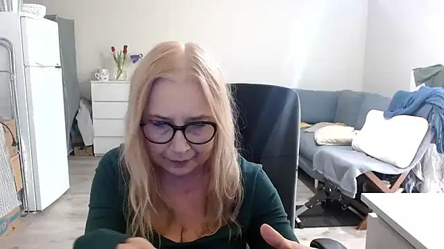 Snapshot of sofia_xkiss chatting on March 12, 2025, 7:46 am sofia xkiss online show from March 12, 2025, 7:46 am