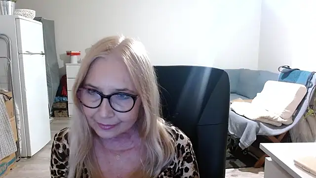 Snapshot of sofia_xkiss chatting on March 18, 2025, 1:21 am sofia xkiss online show from March 18, 2025, 1:21 am