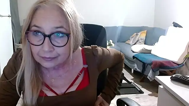 Snapshot of sofia_xkiss chatting on March 20, 2025, 5:47 pm sofia xkiss online show from March 20, 2025, 5:47 pm