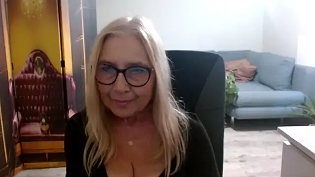 Snapshot of sofia_xkiss chatting on November 4, 2025, 3:00 pm sofia xkiss online show from November 4, 2025, 3:00 pm