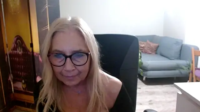 Snapshot of sofia_xkiss chatting on November 16, 2025, 2:44 pm sofia xkiss online show from November 16, 2025, 2:44 pm