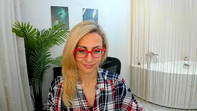 Snapshot of MuseOfStage chatting on February 24, 2025, 2:48 pm MuseOfStage online show from February 24, 2025, 2:48 pm