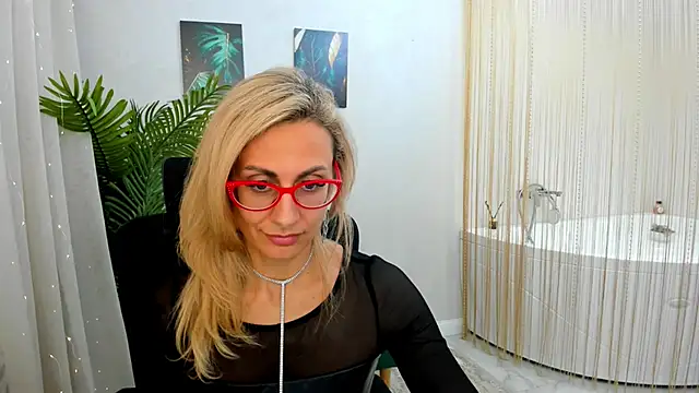 Snapshot of MuseOfStage chatting on February 24, 2025, 5:53 pm MuseOfStage online show from February 24, 2025, 5:53 pm