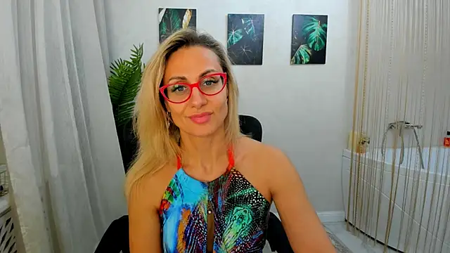 Snapshot of MuseOfStage chatting on November 21, 2025, 11:42 am MuseOfStage online show from November 21, 2025, 11:42 am