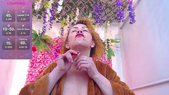 BLONDE SEXYHOT online show from February 9, 2026, 1:04 pm