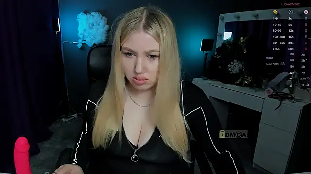 Snapshot of juli_kisss chatting on January 14, 2025, 7:32 pm juli kisss online show from January 14, 2025, 7:32 pm