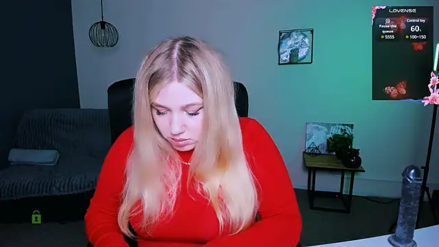 Snapshot of juli_kisss chatting on January 21, 2025, 7:39 pm juli kisss online show from January 21, 2025, 7:39 pm