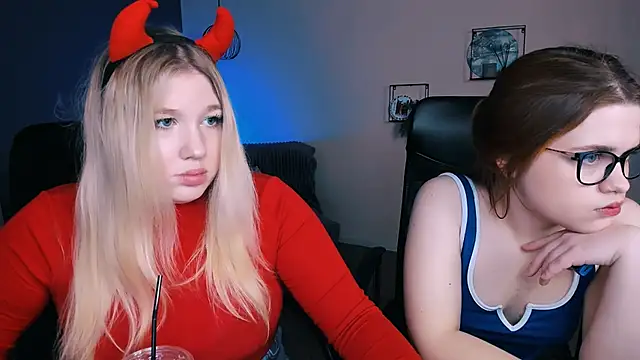 Snapshot of juli_kisss chatting on March 16, 2025, 7:49 pm juli kisss online show from March 16, 2025, 7:49 pm