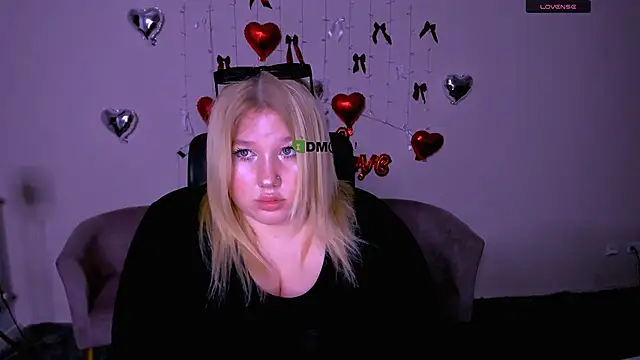 Snapshot of juli_kisss chatting on February 14, 2026, 2:36 pm juli kisss online show from February 14, 2026, 2:36 pm