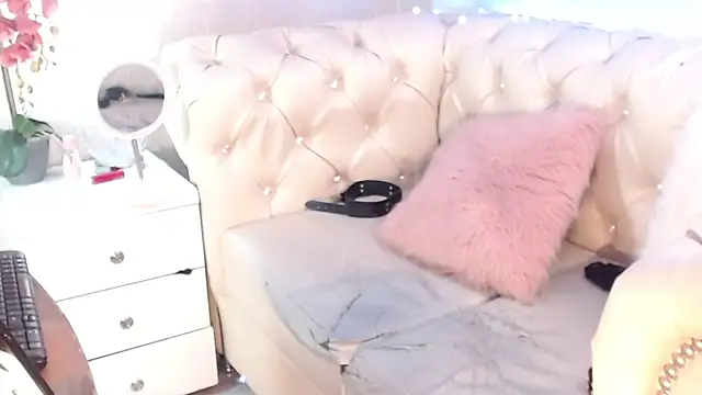 Snapshot of Barbie_Fox chatting on July 8, 2026, 12:37 am Barbie Fox online show from July 8, 2026, 12:37 am