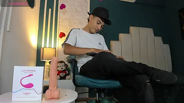 Snapshot of Austin_Cardieff chatting on February 17, 2025, 7:53 pm Austin Cardieff online show from February 17, 2025, 7:53 pm