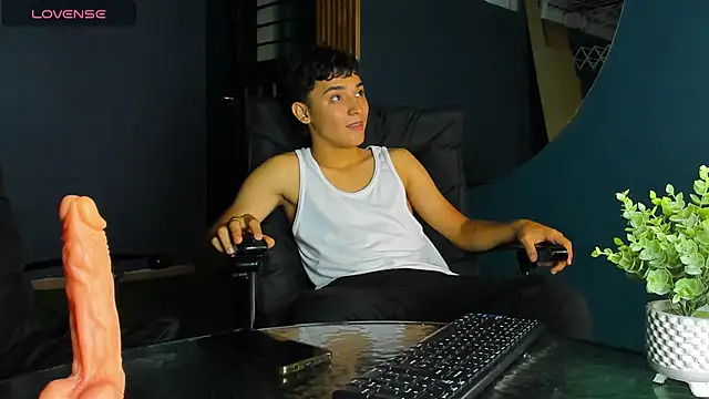 Snapshot of Austin_Cardieff chatting on February 24, 2025, 3:44 am Austin Cardieff online show from February 24, 2025, 3:44 am