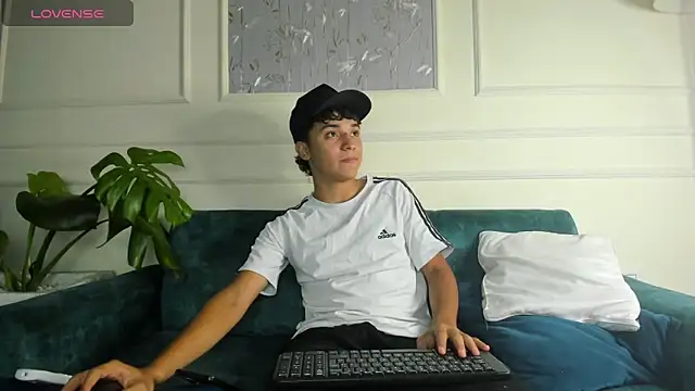 Snapshot of Austin_Cardieff chatting on March 6, 2025, 3:13 am Austin Cardieff online show from March 6, 2025, 3:13 am