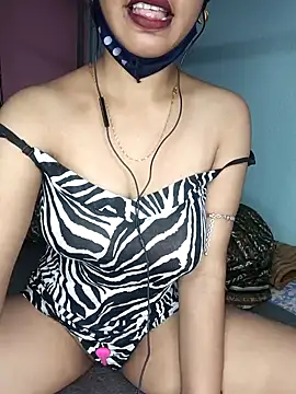 Snapshot of wild_bong_queen chatting on December 23, 2024, 2:28 pm wild bong queen online show from December 23, 2024, 2:28 pm