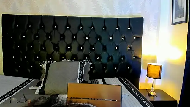 sasha fox00 online show from January 15, 2025, 8:48 pm