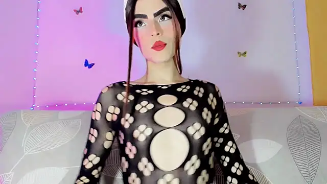 TatiGil online show from May 19, 2026, 8:04 pm