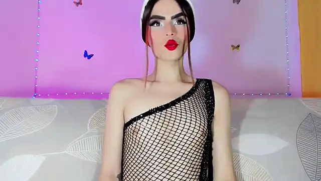TatiGil online show from May 27, 2026, 7:55 pm