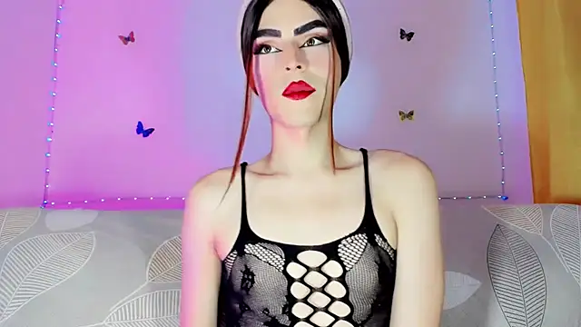 TatiGil online show from June 8, 2026, 7:14 pm