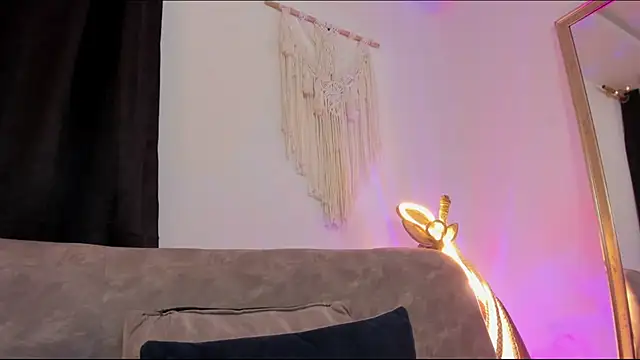 aaroncolombia online show from July 30, 2026, 10:03 am