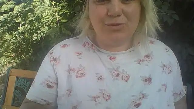 Snapshot of IvannaMystique chatting on June 19, 2026, 6:40 am IvannaMystique online show from June 19, 2026, 6:40 am