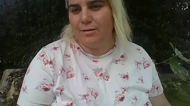 Snapshot of IvannaMystique chatting on July 10, 2026, 5:04 pm IvannaMystique online show from July 10, 2026, 5:04 pm