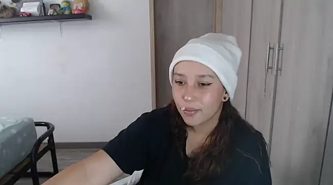 Skarlet Adams28 online show from January 9, 2025, 7:18 pm