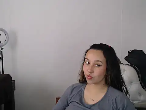 Skarlet Adams28 online show from March 12, 2025, 4:02 pm