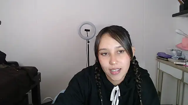 Skarlet Adams28 online show from March 21, 2025, 9:01 pm