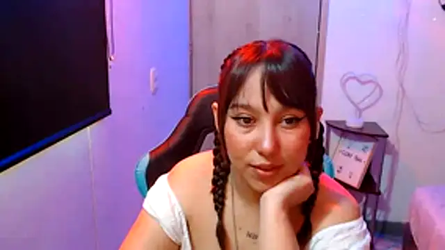 Skarlet Adams28 online show from May 12, 2026, 8:39 pm