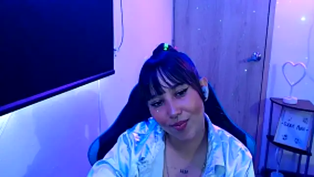 Skarlet Adams28 online show from May 20, 2026, 8:37 pm