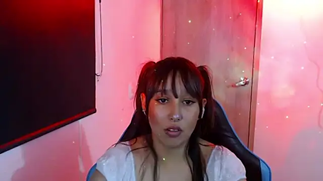 Skarlet Adams28 online show from June 1, 2026, 7:59 pm