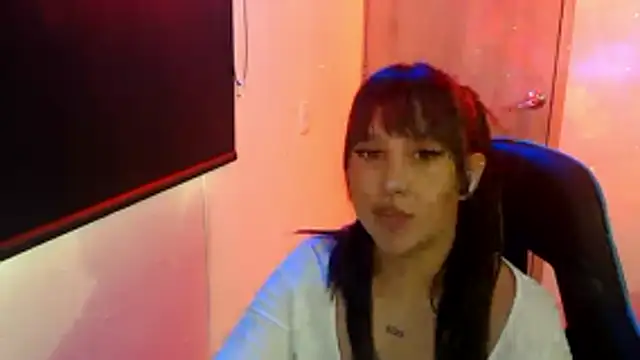 Skarlet Adams28 online show from June 2, 2026, 7:27 pm