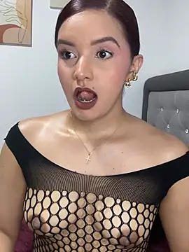 Snapshot of Melanyprada chatting on May 15, 2026, 5:14 am Melanyprada online show from May 15, 2026, 5:14 am