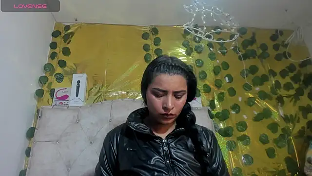 cristalconnorr online show from April 14, 2026, 1:50 pm